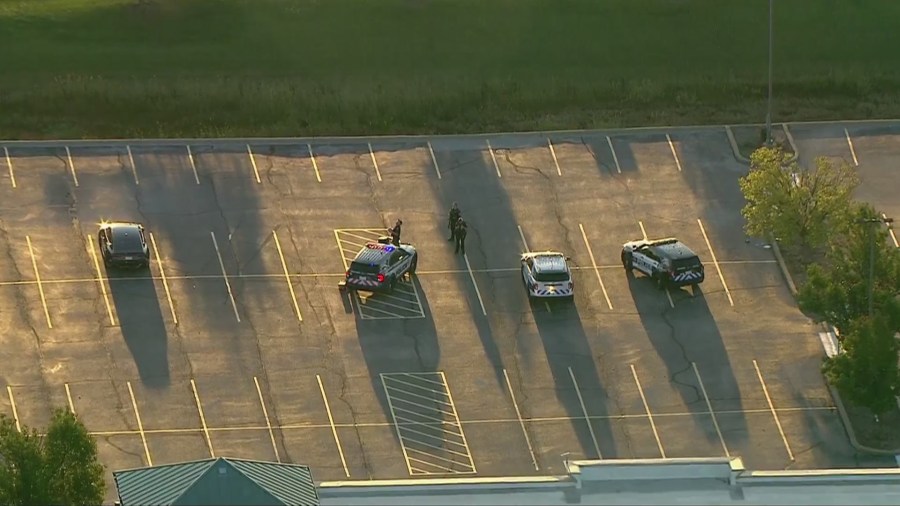 Homeowner spotted armed suspects in backyard during south suburban manhunt, shelter-in-place