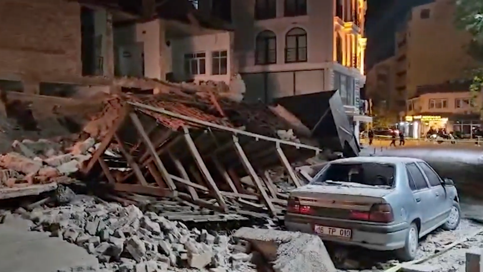 Powerful 6.1-Magnitude Earthquake Strikes Western Turkey, Sparks Panic Across Major Cities